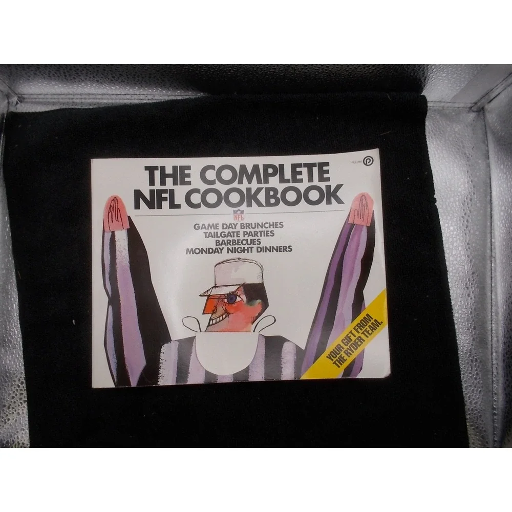 Vintage 1986 The Complete NFL Cookbook Plume Softcover Tailgate Recipes Ryder